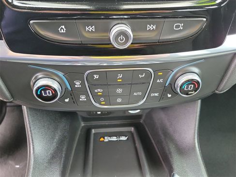 Certified 2023 Chevrolet Traverse LT image 42