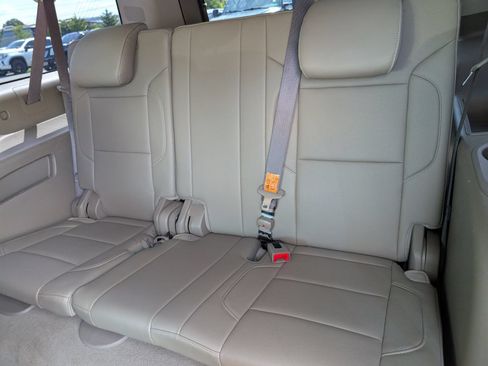 Used 2019 Chevrolet Suburban Premier AWD/4WD image 17
