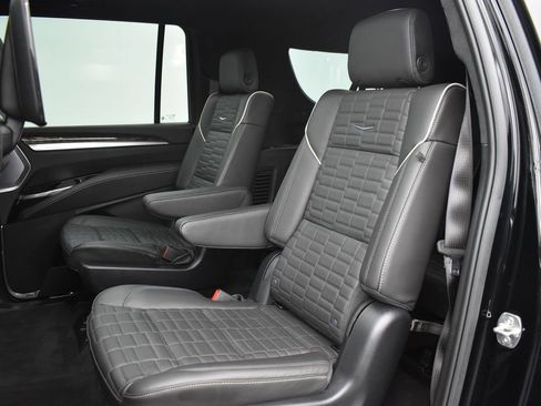 Certified 2025 Cadillac Escalade ESV Sport Platinum image 30