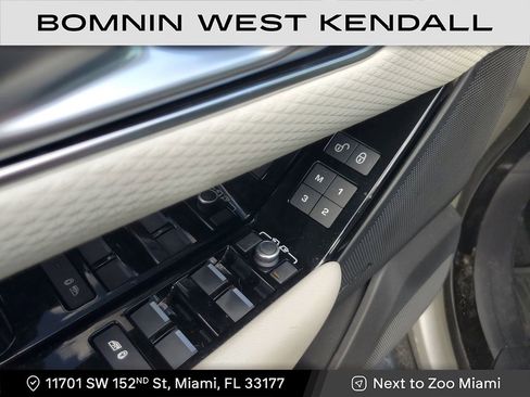 Used 2019 Land Rover Range Rover Velar S image 24