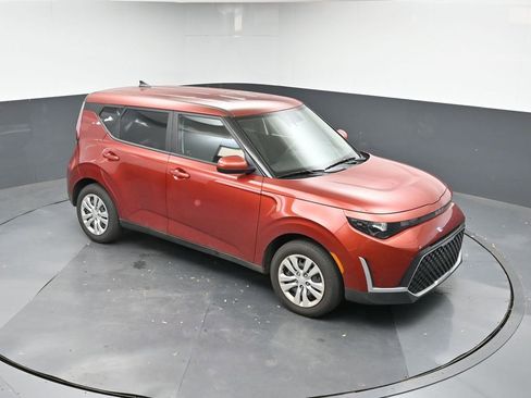 Used 2025 Kia Soul LX image 23