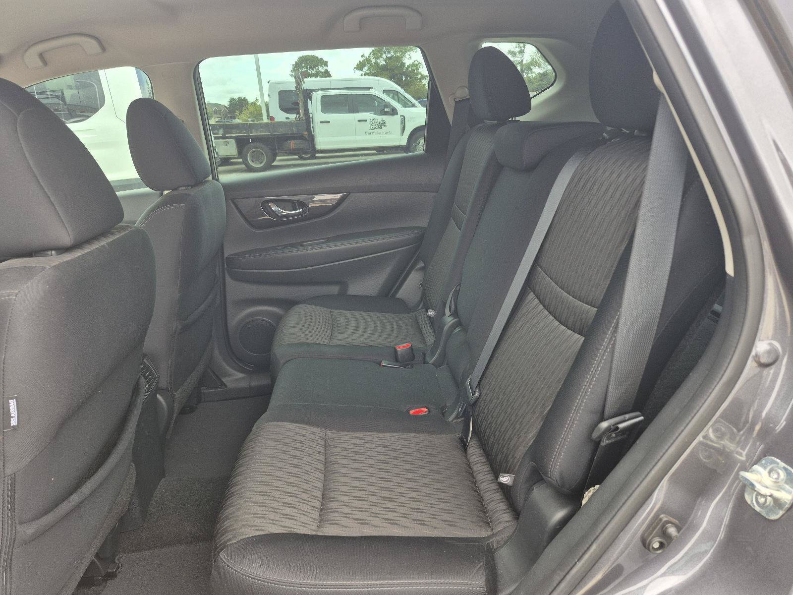 Used 2017 Nissan Rogue S FWD image 2