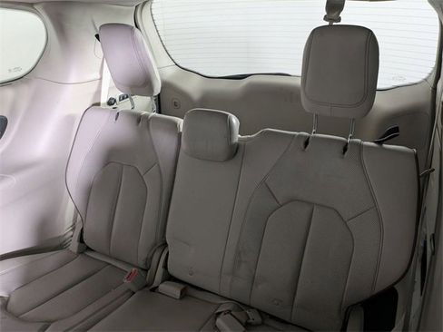 Used 2017 Chrysler Pacifica Limited w/ UConnect Theater Package image 26