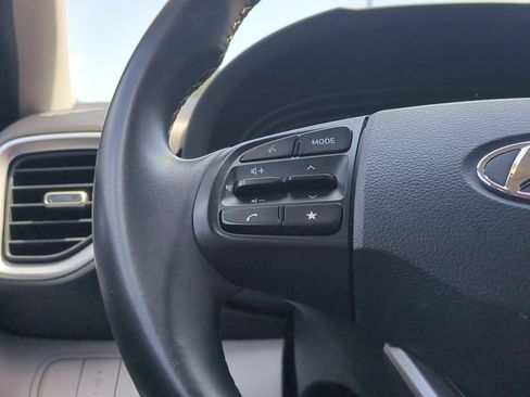 Used 2025 Hyundai Venue SEL FWD image 20