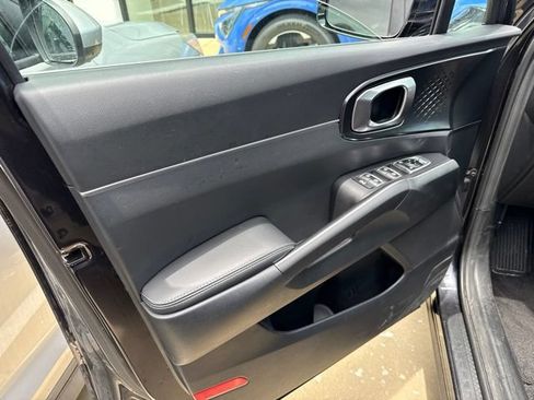 Certified 2025 Kia Sorento S w/ Panoramic Sunroof Package FWD image 9