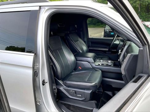 Used 2018 Ford Expedition Max XLT w/ Equipment Group 202A AWD/4WD image 11