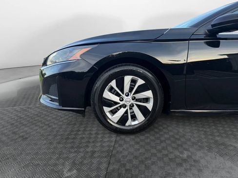 Used 2023 Nissan Altima 2.5 S FWD image 17