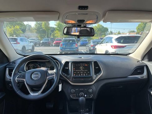 Used 2016 Jeep Cherokee Latitude FWD image 5