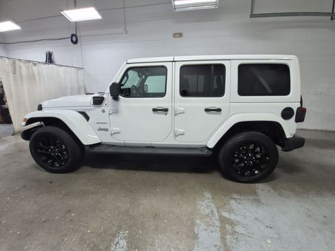 Used 2021 Jeep Wrangler Unlimited Sahara w/ Cold Weather Group AWD/4WD image 10