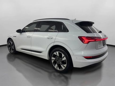 Used 2022 Audi e-tron Premium w/ Convenience Plus Package image 7