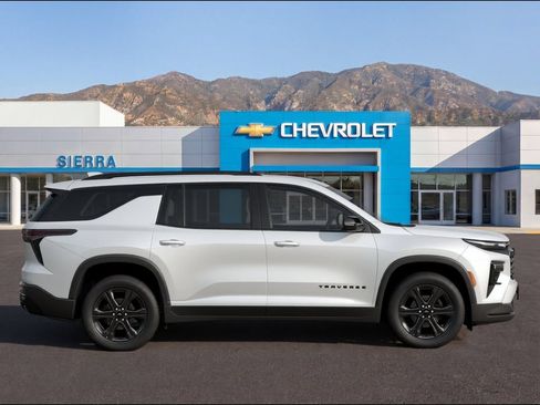 New 2027 Chevrolet Traverse LT FWD image 3