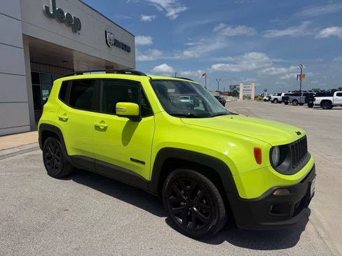 Used 2017 Jeep Renegade Altitude FWD image 7