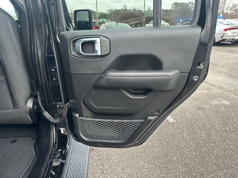 Used 2021 Jeep Gladiator Overland image 16