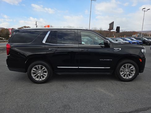 Used 2024 GMC Yukon SLT AWD/4WD image 2