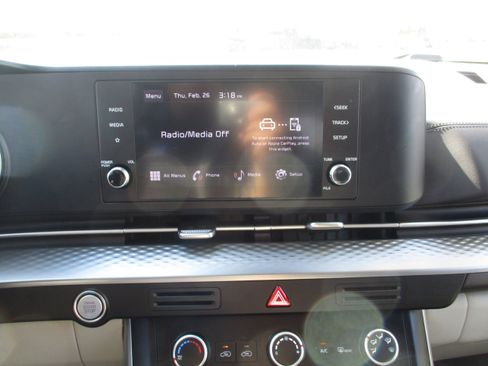 Used 2024 Kia Carnival LX image 21