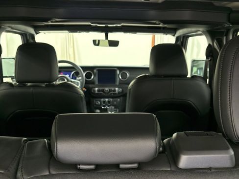 Used 2023 Jeep Wrangler Unlimited Sahara w/ Cold Weather Group image 32