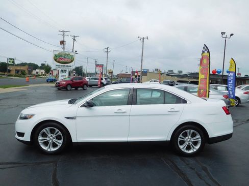 Used 2016 Ford Taurus SE FWD image 2