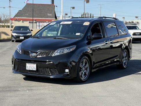 Certified 2019 Toyota Sienna SE image 6
