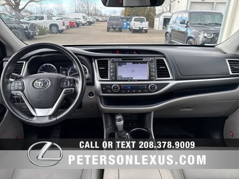 Used 2017 Toyota Highlander AWD V6 image 14