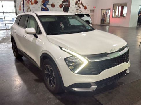 Used 2023 Kia Sportage LX FWD image 1