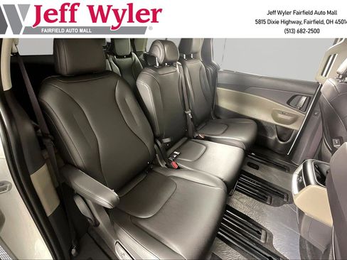 New 2026 Kia Carnival EX FWD image 19