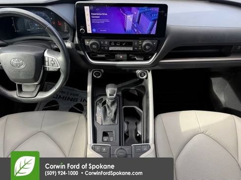 Used 2024 Toyota Grand Highlander AWD image 27