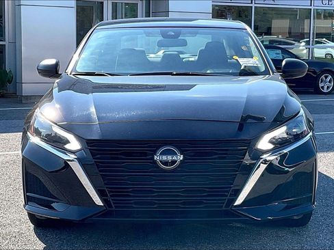 Used 2025 Nissan Altima 2.5 SV FWD image 2