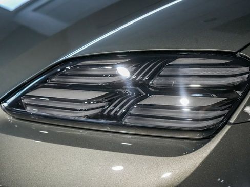 New 2026 Porsche Macan 4 Electric image 33