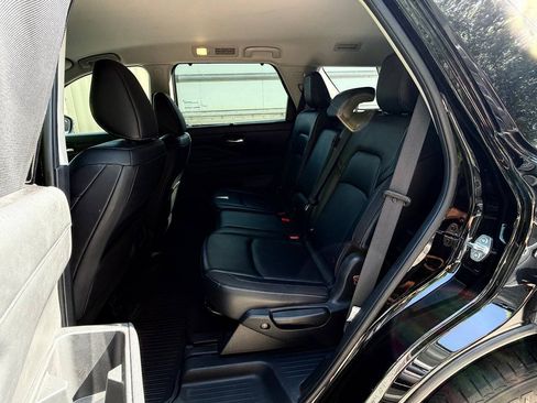Used 2022 Nissan Pathfinder SL FWD image 26