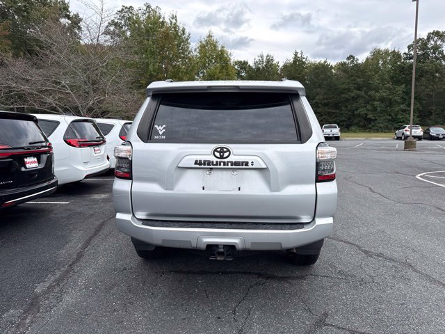 Used 2022 Toyota 4Runner SR5 AWD/4WD image 10