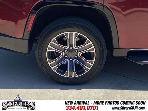 Used 2024 Jeep Wagoneer Series II AWD/4WD image 44