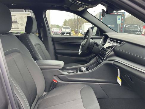 New 2025 Jeep Grand Cherokee Laredo X image 16