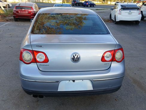 Used 2007 Volkswagen Passat 2.0T image 4