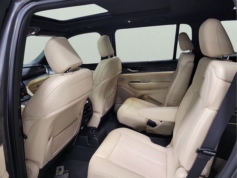 Used 2024 Jeep Grand Cherokee L Limited w/ Luxury Tech Group II image 9