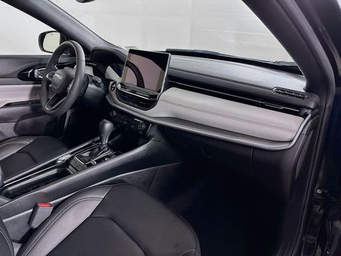 Certified 2025 Jeep Compass Limited image 39