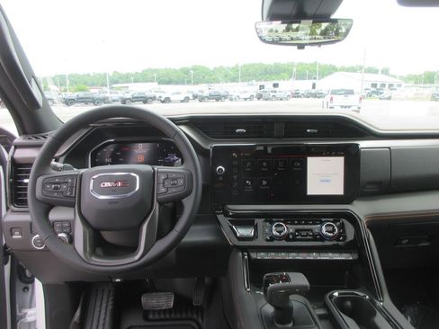 New 2026 GMC Sierra 1500 AT4 w/ AT4 Premium Package AWD/4WD image 17