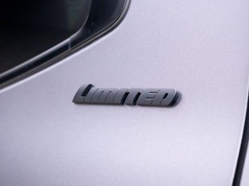 Used 2025 Toyota Tundra Limited AWD/4WD image 37