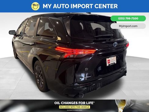 Used 2025 Toyota Sienna XSE image 5
