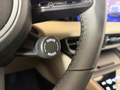 New 2026 Porsche Macan Electric image 22