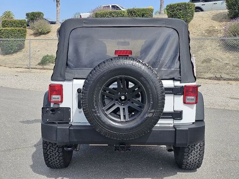 Used 2015 Jeep Wrangler Unlimited Sport w/ Quick Order Package 24S AWD/4WD image 12