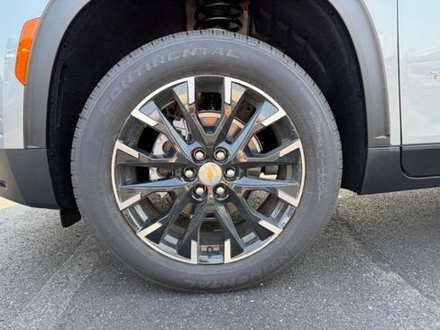 New 2026 Chevrolet Traverse LT w/ Sun and Wheel Package FWD image 4