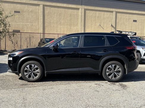 Used 2023 Nissan Rogue SV FWD image 3
