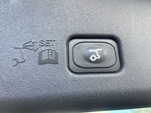 Used 2024 Lincoln Nautilus Premier image 21