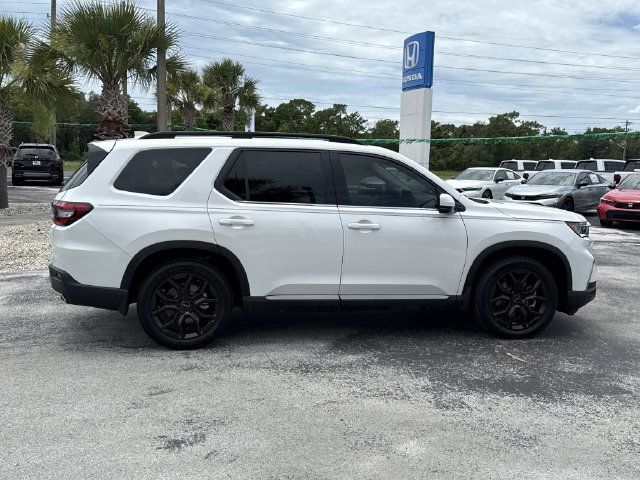 New 2025 Honda Pilot Touring image 6