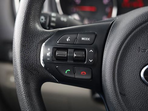 Used 2017 Kia Sedona LX image 16