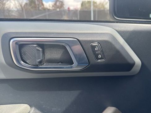 Used 2023 Ford Bronco Badlands image 12
