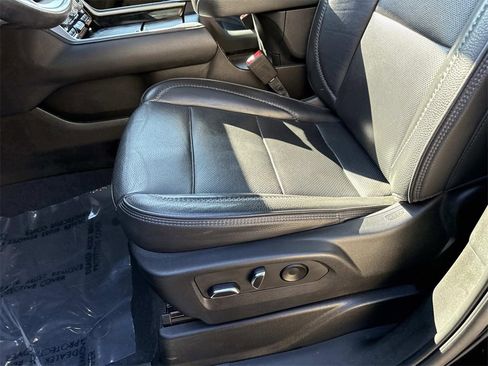 Used 2022 GMC Yukon XL Denali image 17