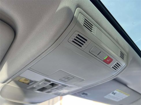 Used 2025 Volkswagen Taos SE image 34