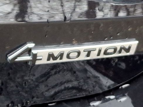 Used 2025 Volkswagen Taos SE AWD/4WD image 31