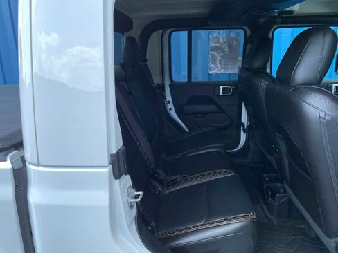 Used 2021 Jeep Gladiator Overland image 28